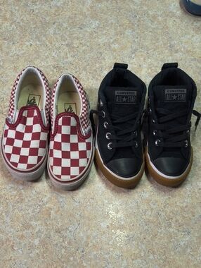 Boys Size 11 Lot Of Converse And Vans In GUC.